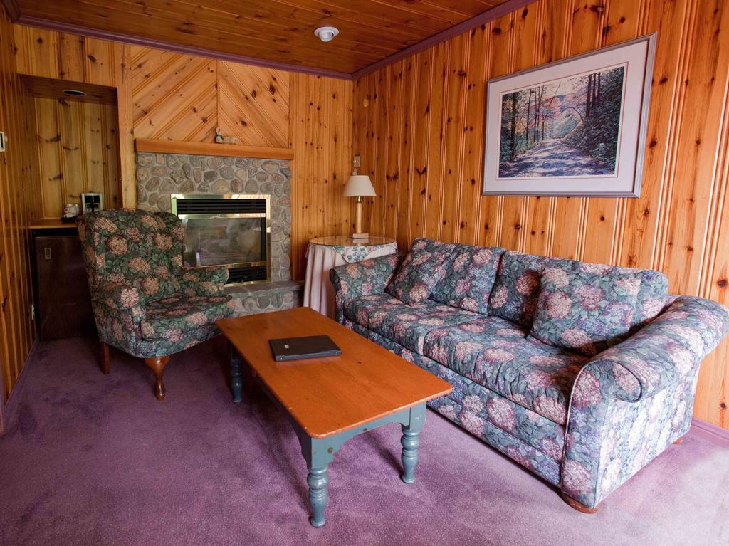 Pow Wow Point Lodge Huntsville Exterior photo
