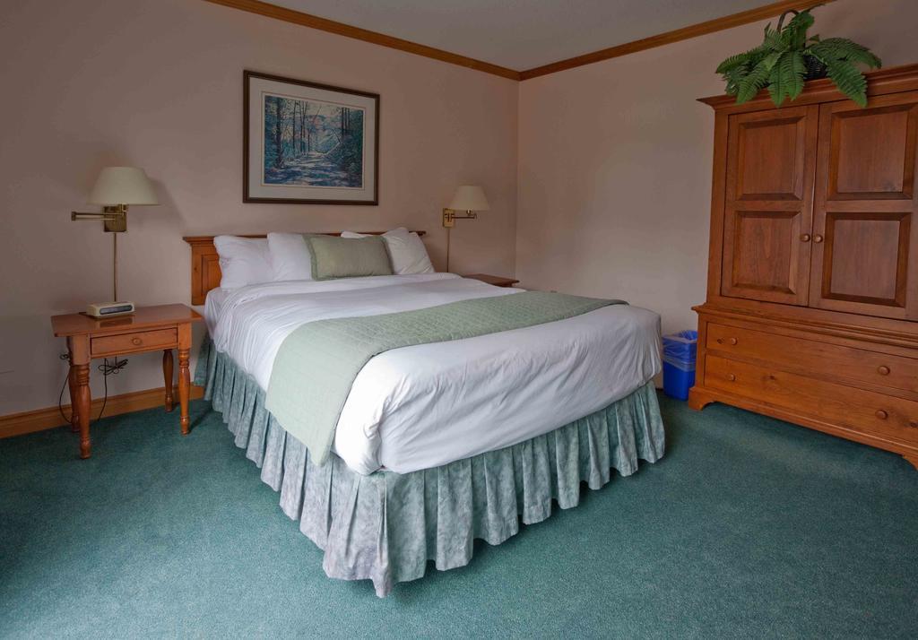Pow Wow Point Lodge Huntsville Room photo